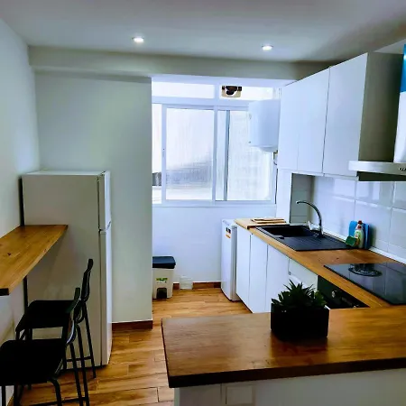 Central & Renovated 3-Bedroom Flat Málaga Buitenkant foto
