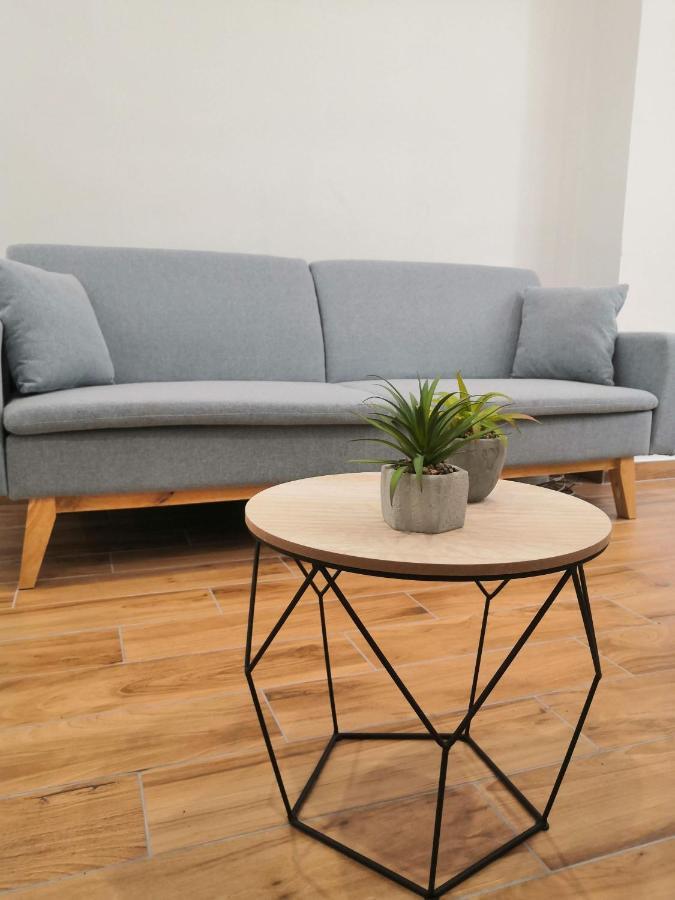 & Renovated 3-bedroom Flat Appartement *